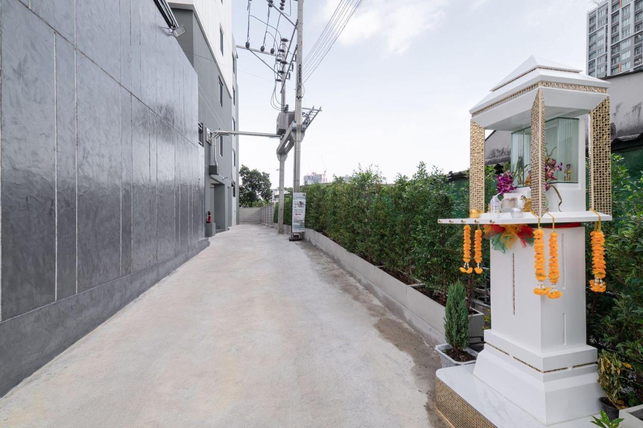 Aqua Residences: New Rooms Near Wutthakat BTS Station Bangkok Exterior photo