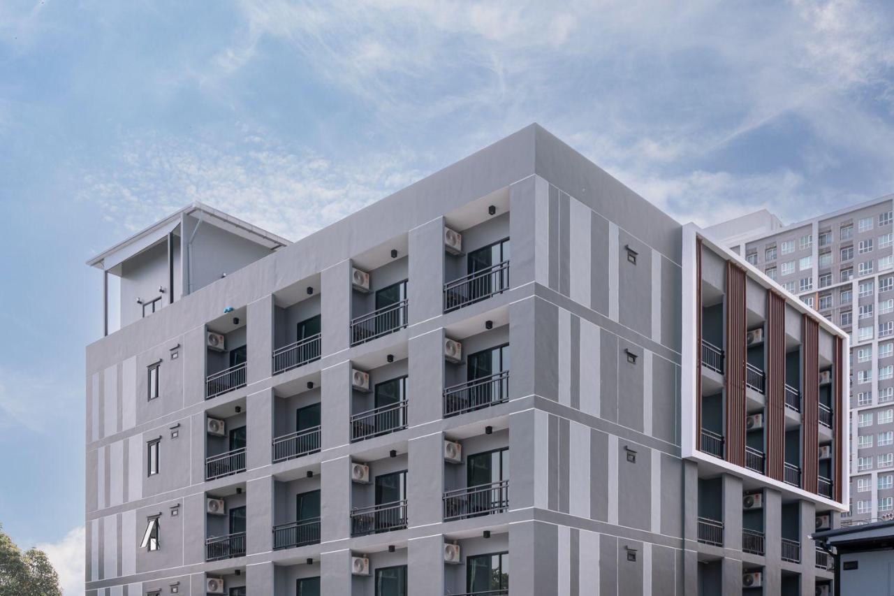 Aqua Residences: New Rooms Near Wutthakat BTS Station Bangkok Exterior photo